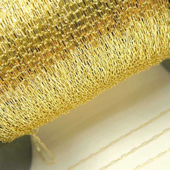 Tresor Jewelry Inc. – Großhandel Gliederhalskette – 025FVBFVT5BYFT. Flache Büroklammerkette aus 14 Karat massivem Gelbgold, von Fuß2