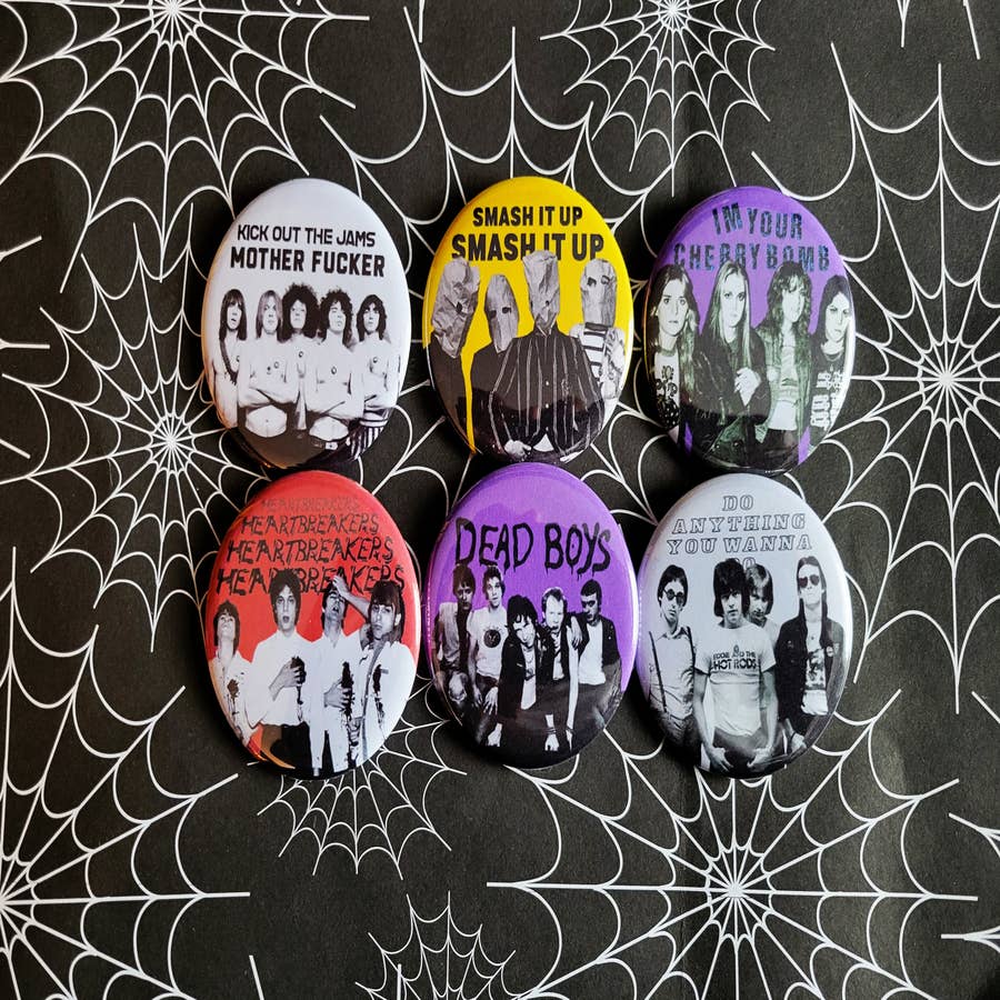 Lot #101 Lot of Vintage Rock Band Pins/Buttons - Bay Area Online Auctions