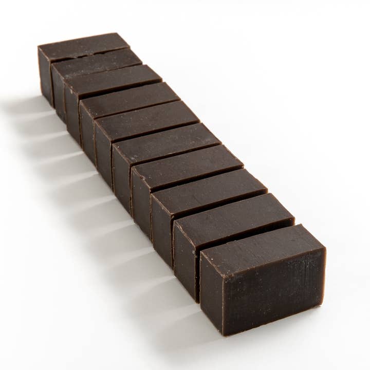 Hennep & Walnoot Zeepblok – Gesneden 1,5 kg voor wholesale door The Fragrance House Group