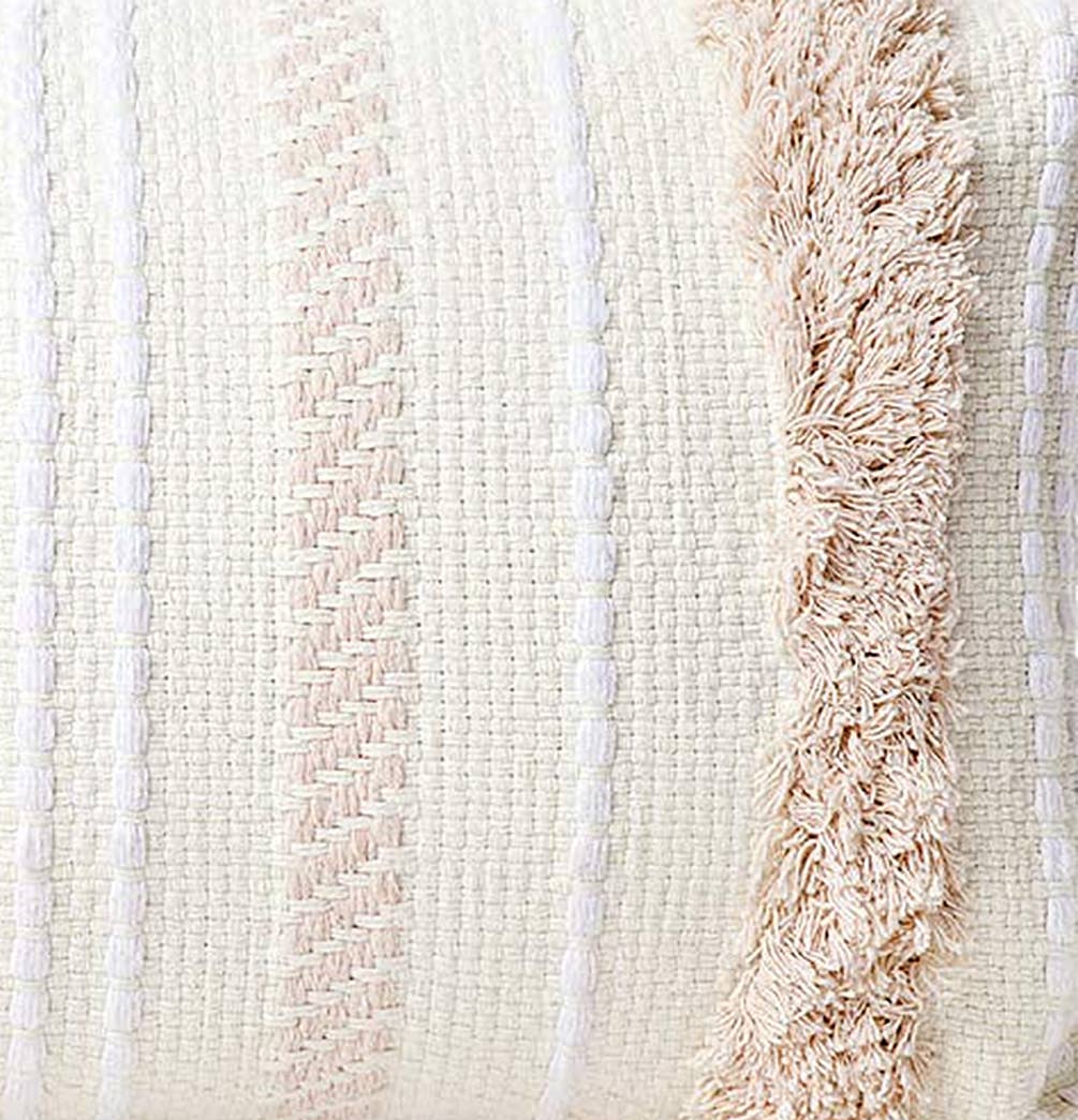 Fennco Styles - Vente Coussin décoratif - Coussin décoratif tufté à la main en forme de pompon4