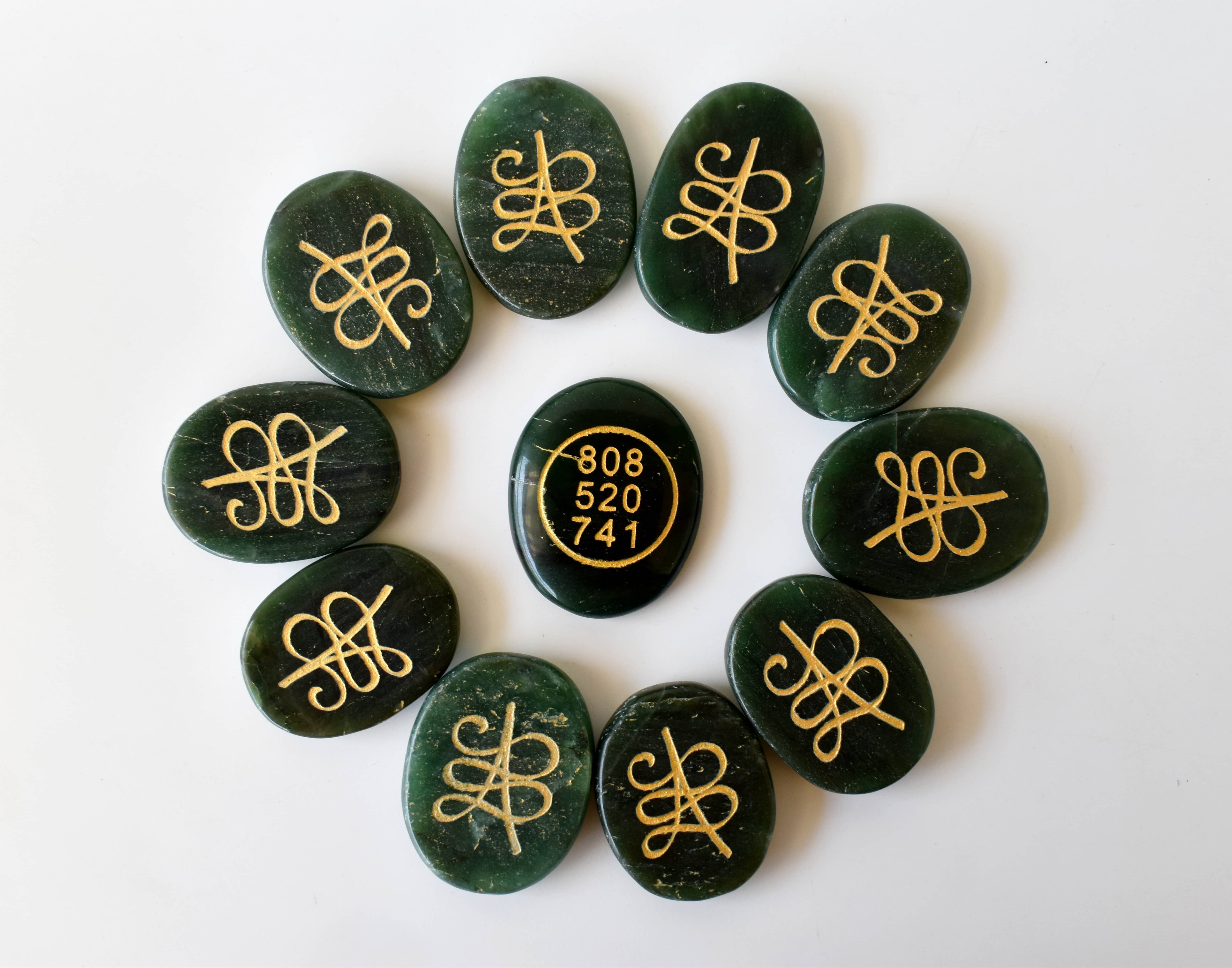 Soothing Crystals – Engroshandel Spirituelle sten og krystaller – Poleret grøn Jade Zibu sten, Oval form Zibu krystaller5