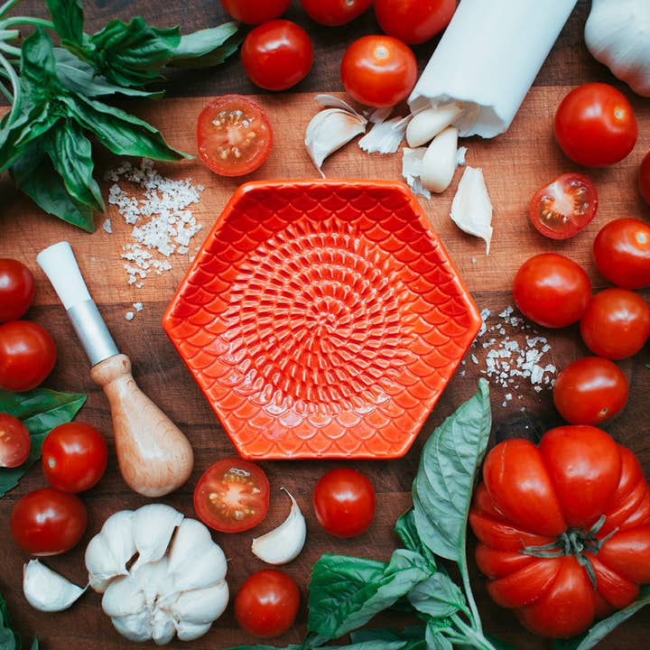 The Grate Plate, Inc. - Vente Râpes - Ensemble rouge 3 pièces : râpe en céramique, éplucheur, pinceau2