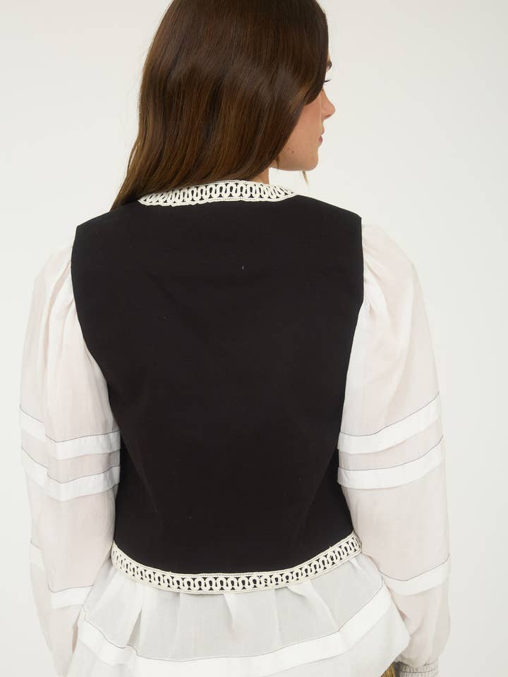 Blu Pepper - Wholesale Outerwear Vest - Women's - EMBROIDERY DETAIL FRONT TIE SLEEVELESS VEST 1