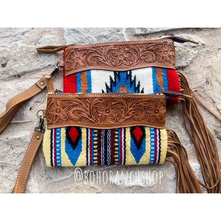 Boho Ranch Shop - Vente Bracelets - Porte-monnaie à pompons en cuir usiné Western Aztec1