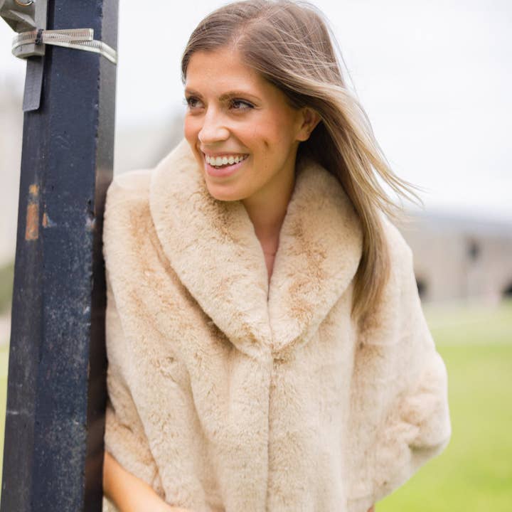 Pretty Rugged – wholesale Capelet – Dam – Collins Capelet1