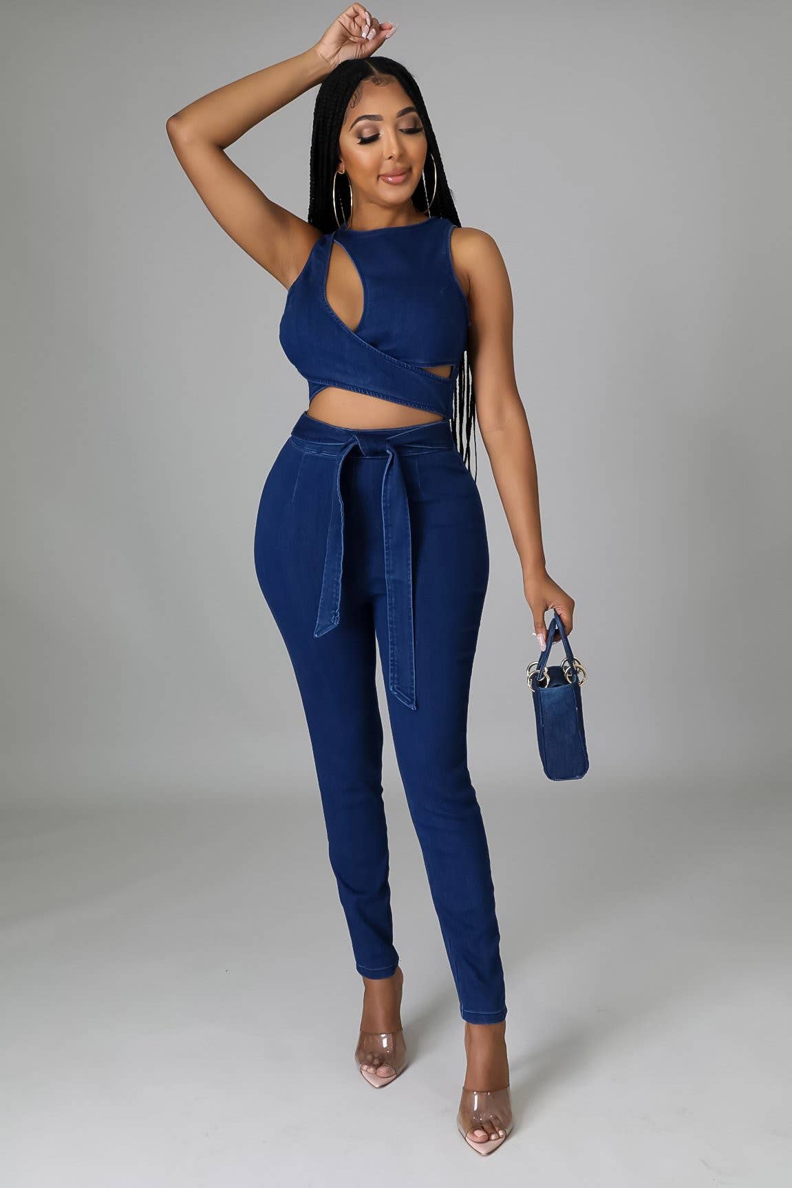 5besties inc – wholesale Jumpsuit - Dam – Jeansoverall med utskuret mönster och knytning1