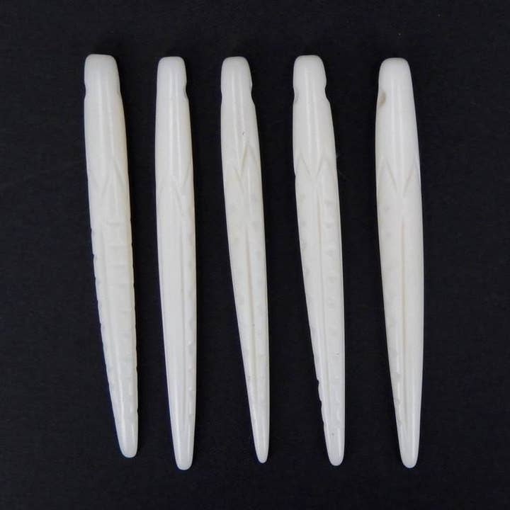 Perla perforada en la parte superior con punta de hueso tallada en blanco para venta al por mayor de Rock Paradise