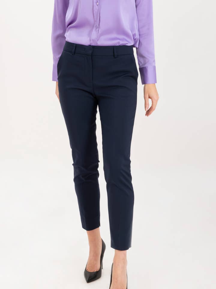 Cigaretbukser i blåt og sort teknisk stof for engroshandel hos EUTHEA’