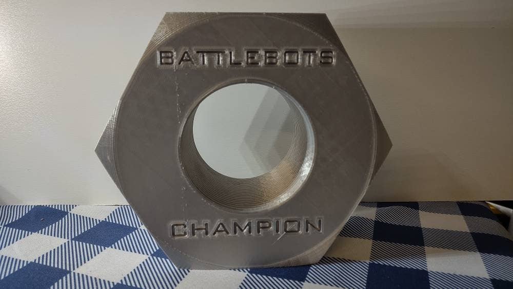 XALT 3D DESIGNS - Vente Décorations de table - BattleBots Champion Giant Nut (imprimé en 3D)6