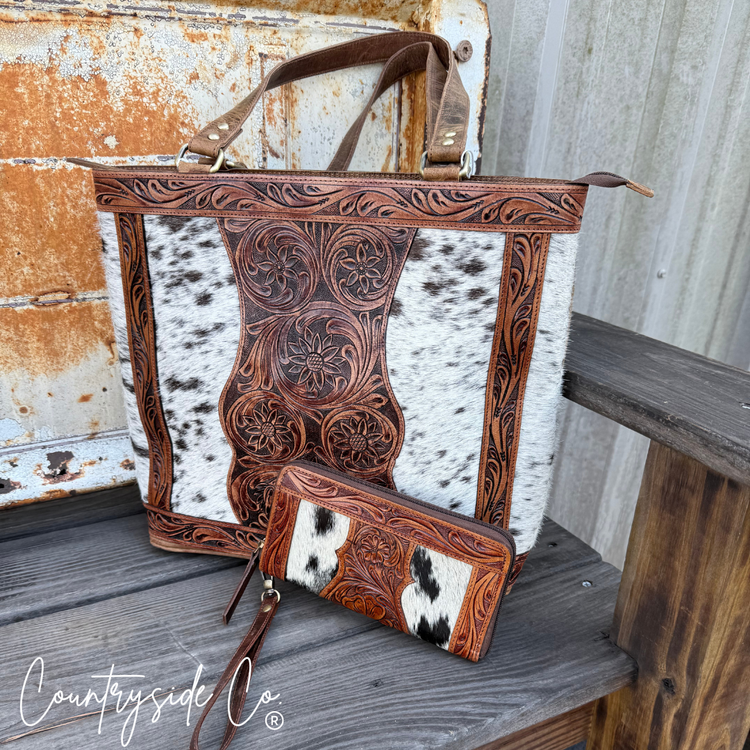 Texas Western Cowhide Bags and More - Wholesale Portemonnee - Dames - Lucille Koeienhuid Gegraveerde Leren Portemonnee Polsbandje3