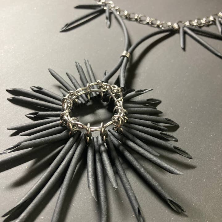 RICCIO NERO || Diadema per la vendita all'ingrosso da parte di Wired Resistance