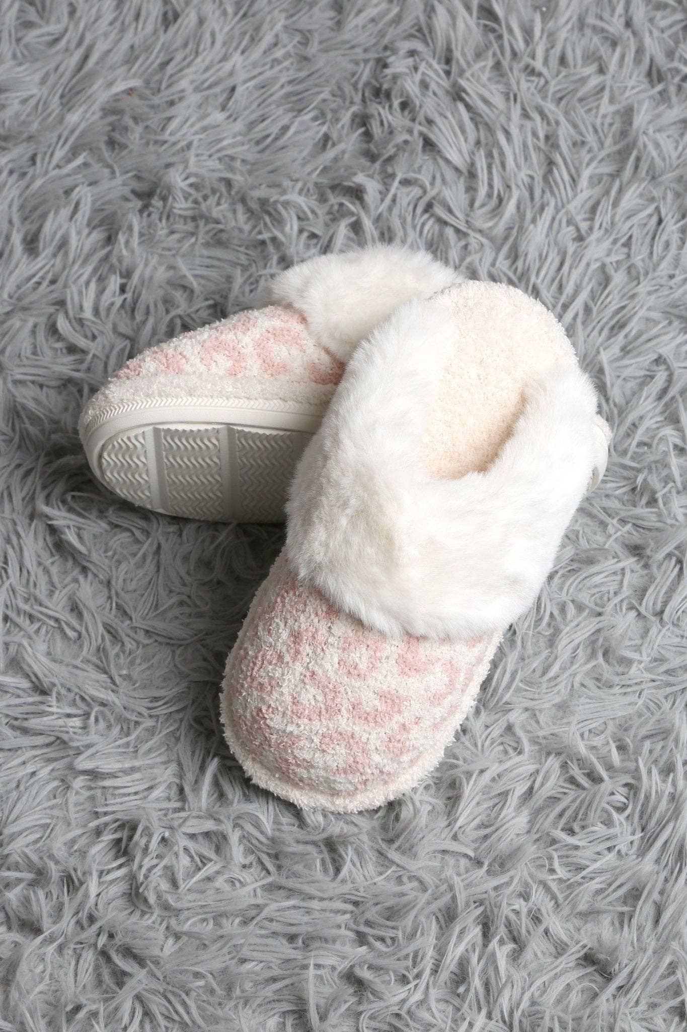 MiMi Wholesale - Wholesale Slippers - Women's - JCL6125 Super Lux Leopard Faux Fur Cuff Slippers15