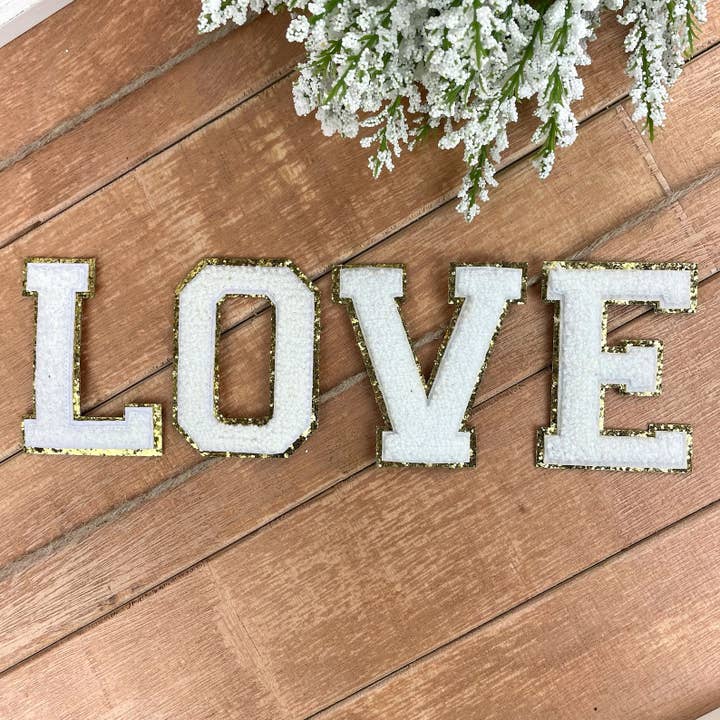 Set de cartas LOVE Chenille Patch para el día de San Valentín para venta al por mayor de The Crafty Engineer