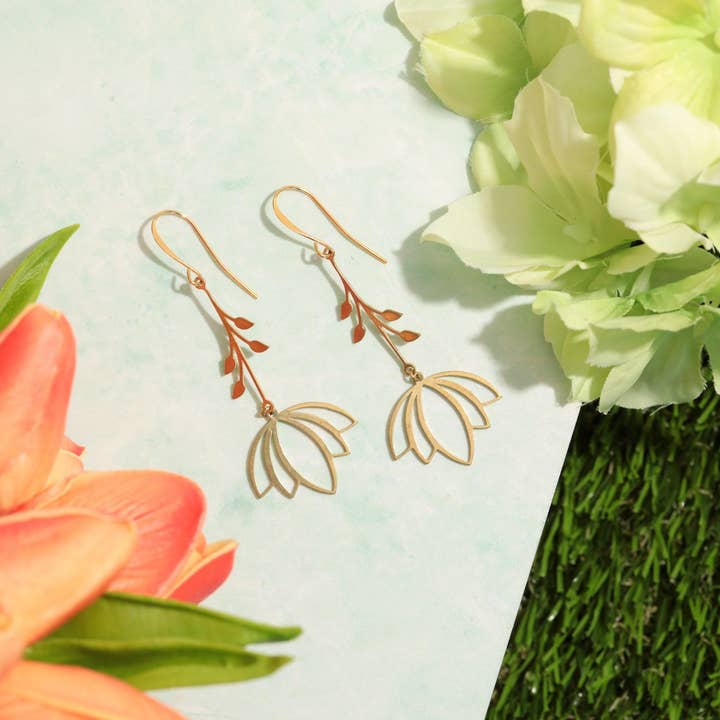 Boucles d'oreilles Golden Tulip pour la vente par Luna B Jewelry