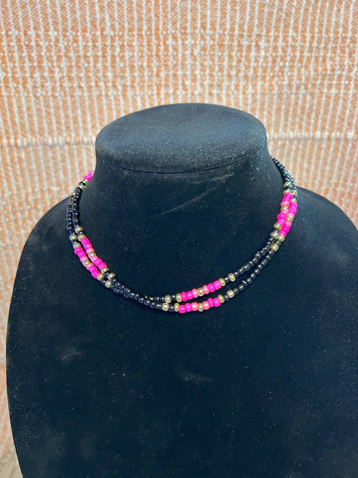 Collar de perlas con semillas rosas y negras para venta al por mayor de kaits kustom jewelz