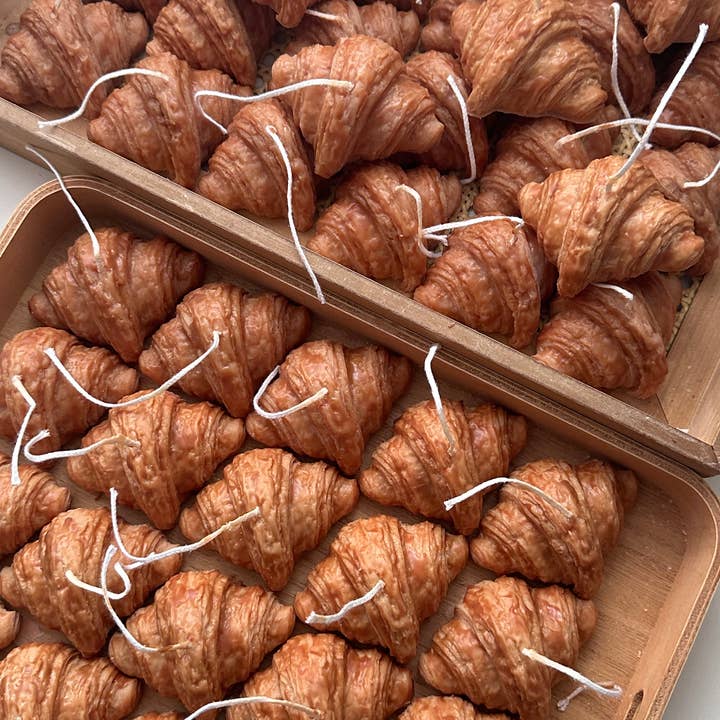 PRIM Candles - Venta al por mayor Velas de diseño llamativo - Vela de cera de soja vertida a mano con aroma a croissant