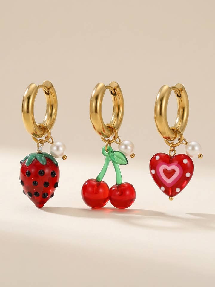 Niedliche Frucht rote einzelne goldene Creolen für den Großhandel von Goupi