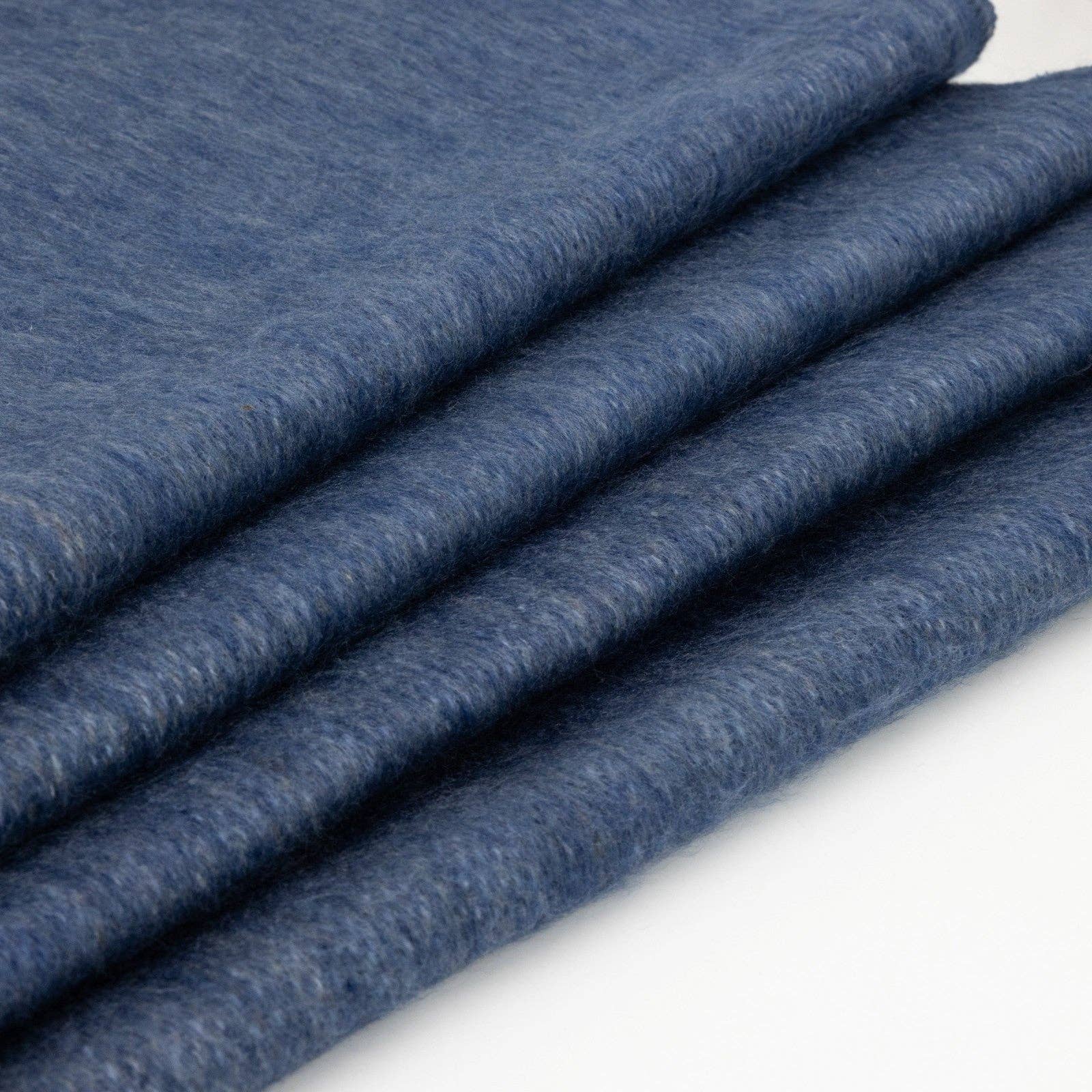 ECUALAMA – wholesale Throw blanket – Kallari - Double Density Baby Alpaca Wool Throw Blanket / Sofa Cover - Queen 94 x 65 - Indigo Blue5