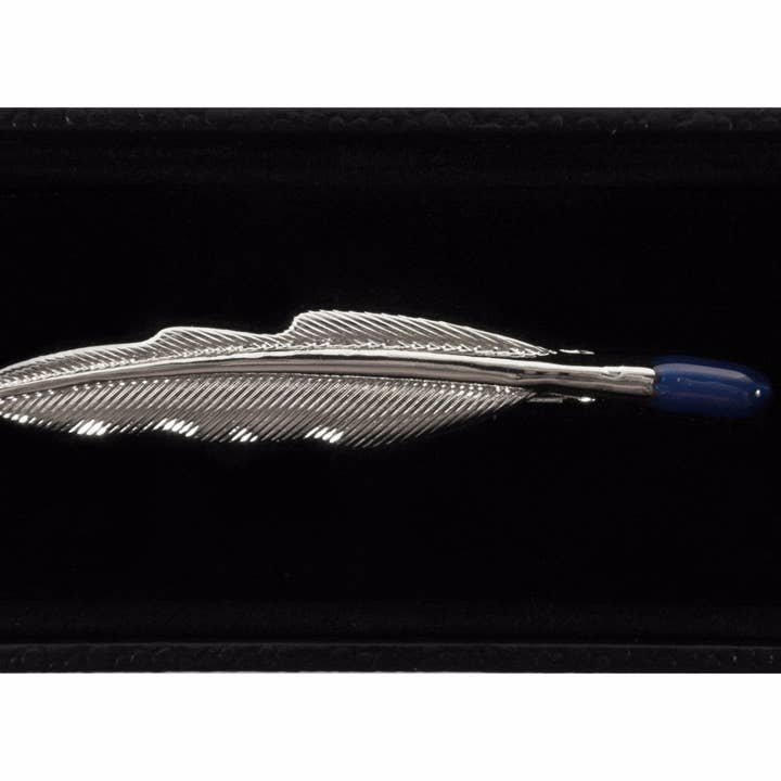 Pince à cravate en forme de plume argentée pour la vente par DIBI