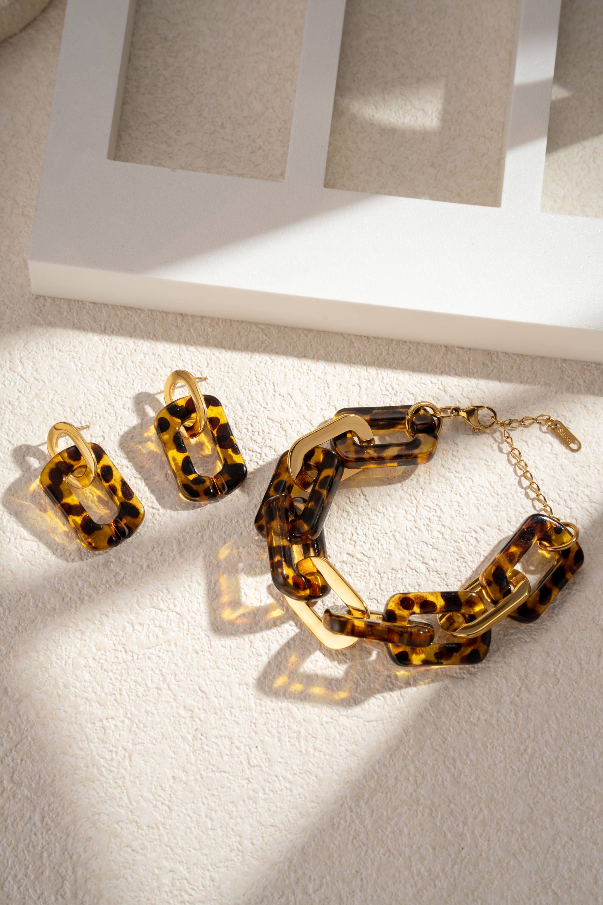 COSMOS - Wholesale Link & Chain Bracelet - Golden Scale Chain Bracelet Resin Stainless Steel1