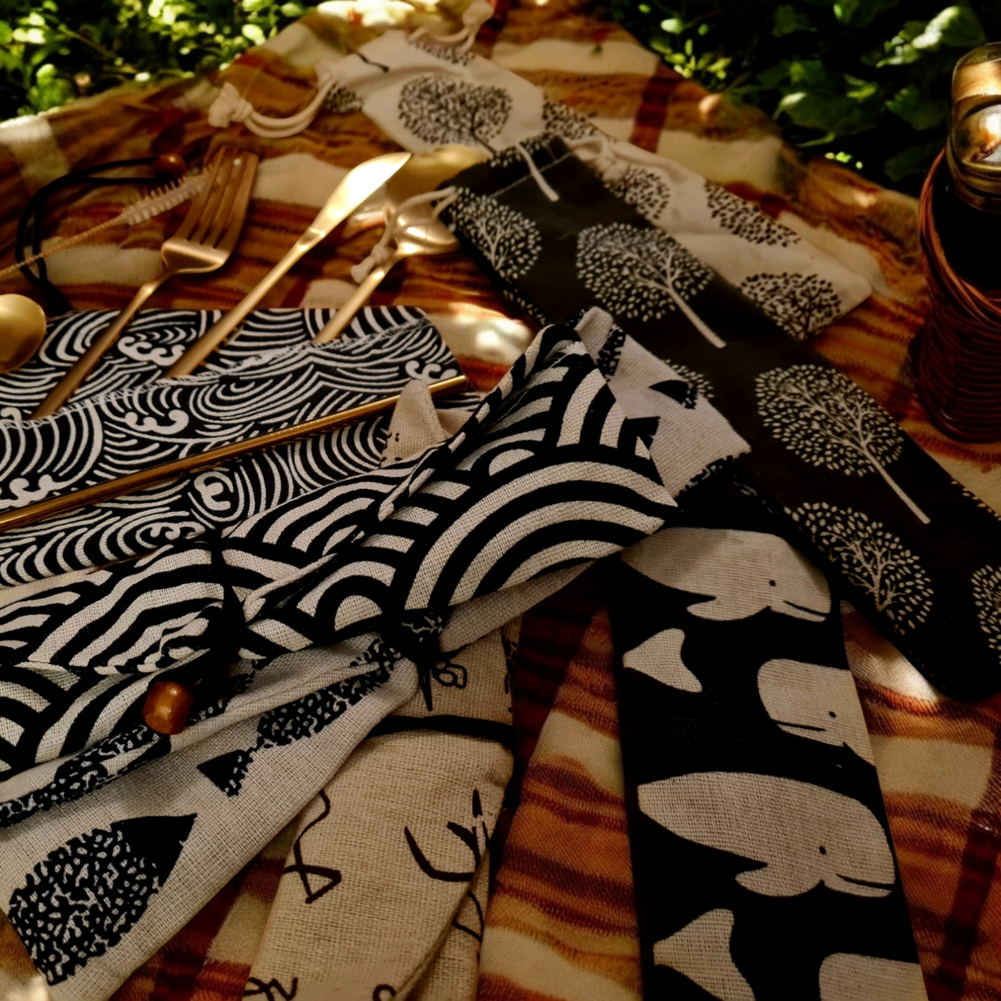 Sostraw & SmartThings - Wholesale Assorted Cutlery Set - Picnic / Office / On the Go Cutlery Set - 8 pouches/5 colors6