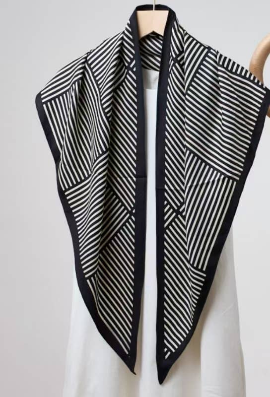 JC Sunny Fashion – wholesale Scarf – Women's – JC023328T Printed Triangle Scarf – Bandana Style Wrap / Shawl6