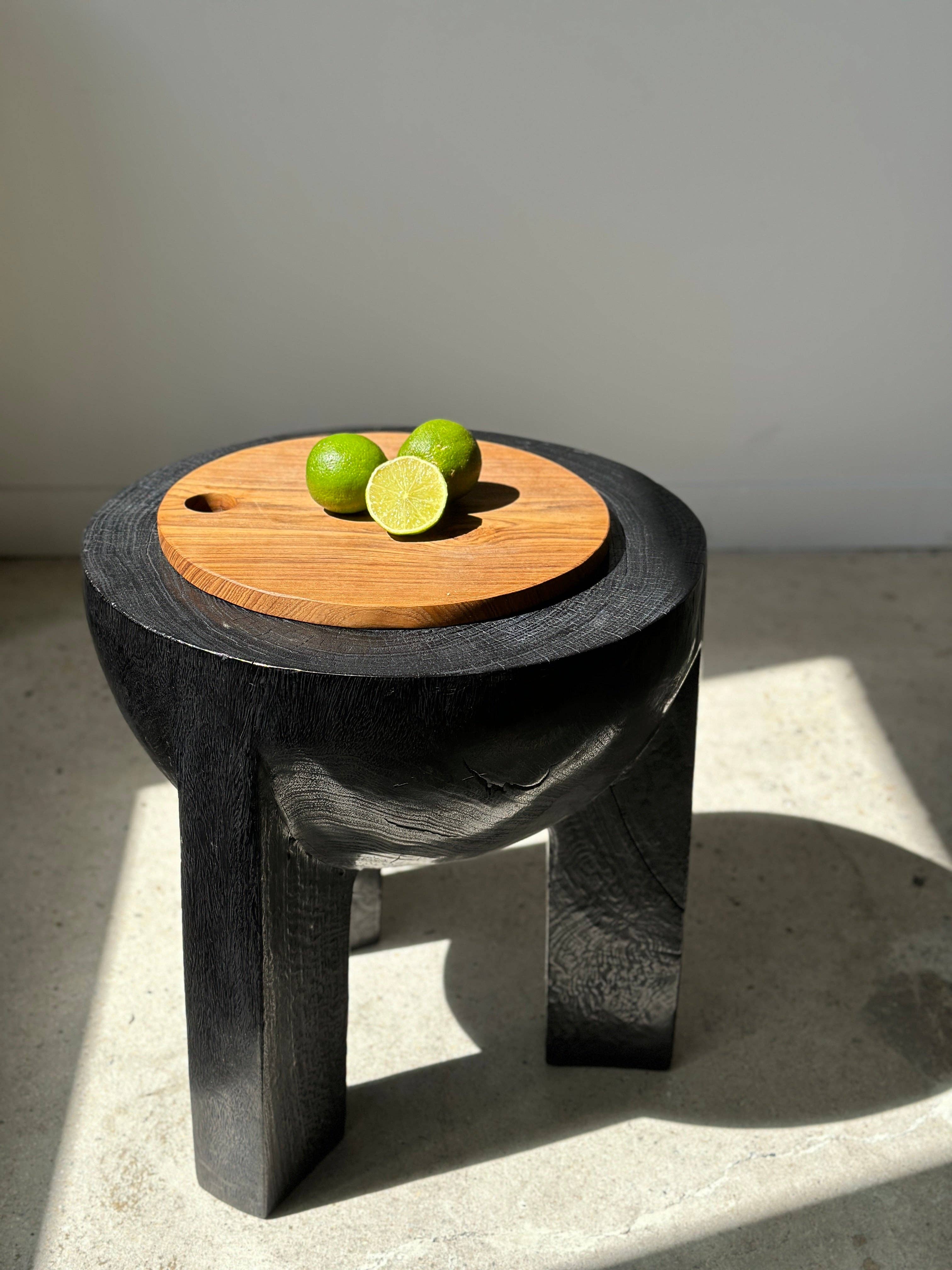 Office Objets – wholesale Skärbräda – Rund skärbräda i urholkad teak D:3089