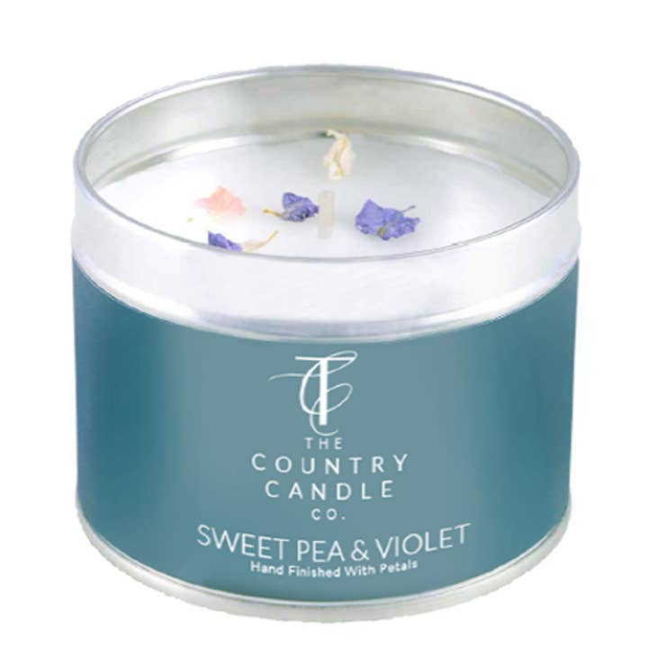 Pastelli-Candela in Lattina Pisello Dolce & Violetta-IN DISMISSIONE per la vendita all'ingrosso da parte di The Country Candle Co.