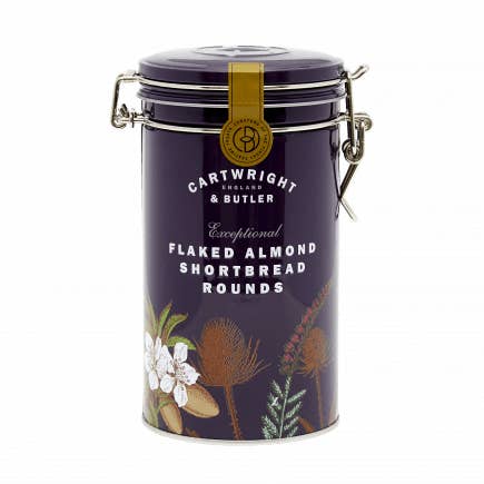 Rondes de sablés aux amandes effilées C&B dans une boîte pour la vente par Cartwright & Butler