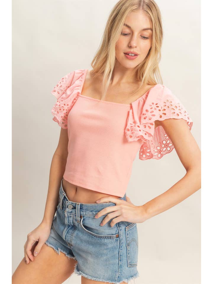 Haut à manches œillets et col carré pour la vente par HYFVE