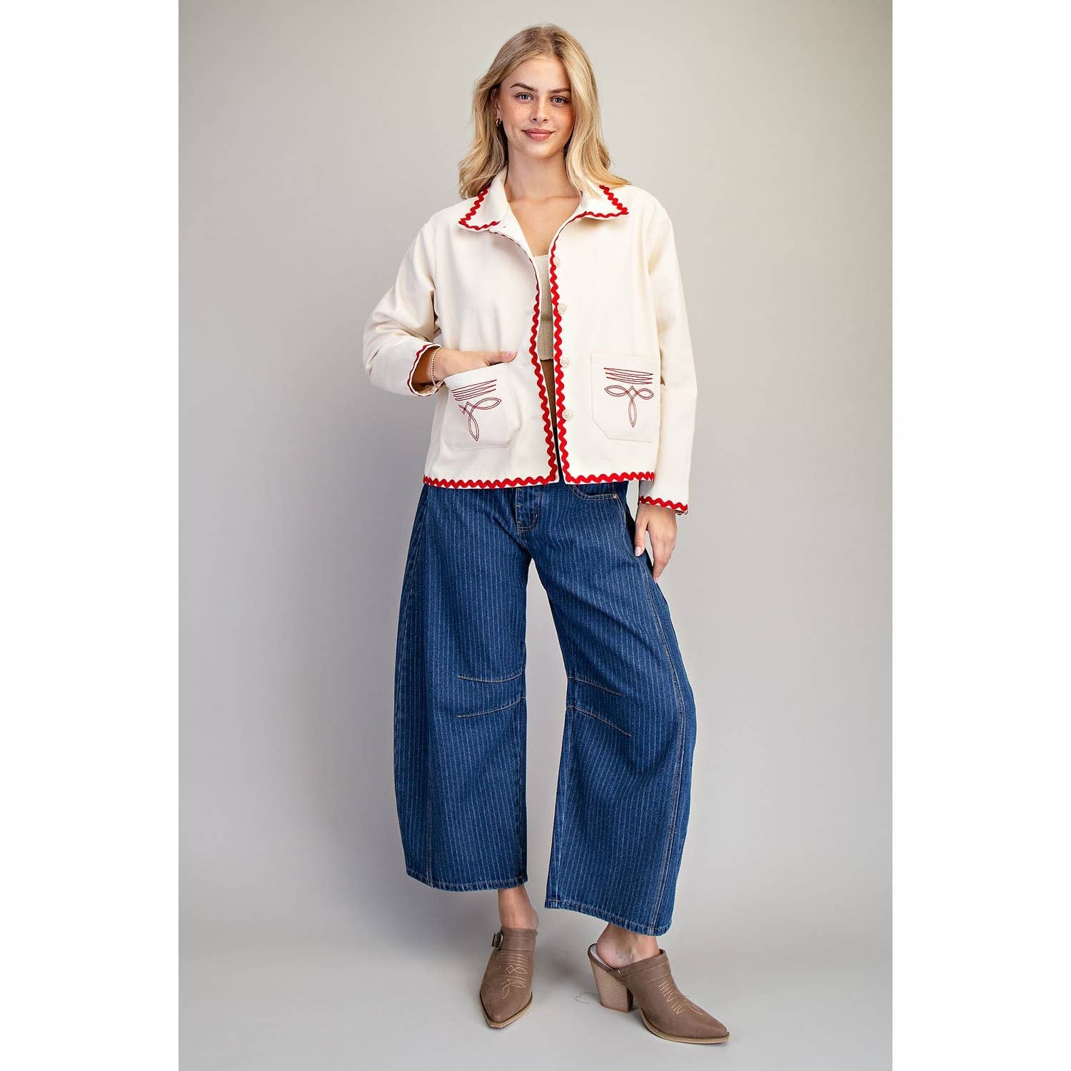 HAVREGRYN Jacka med broderad ric rac-kant för wholesale på Faire5