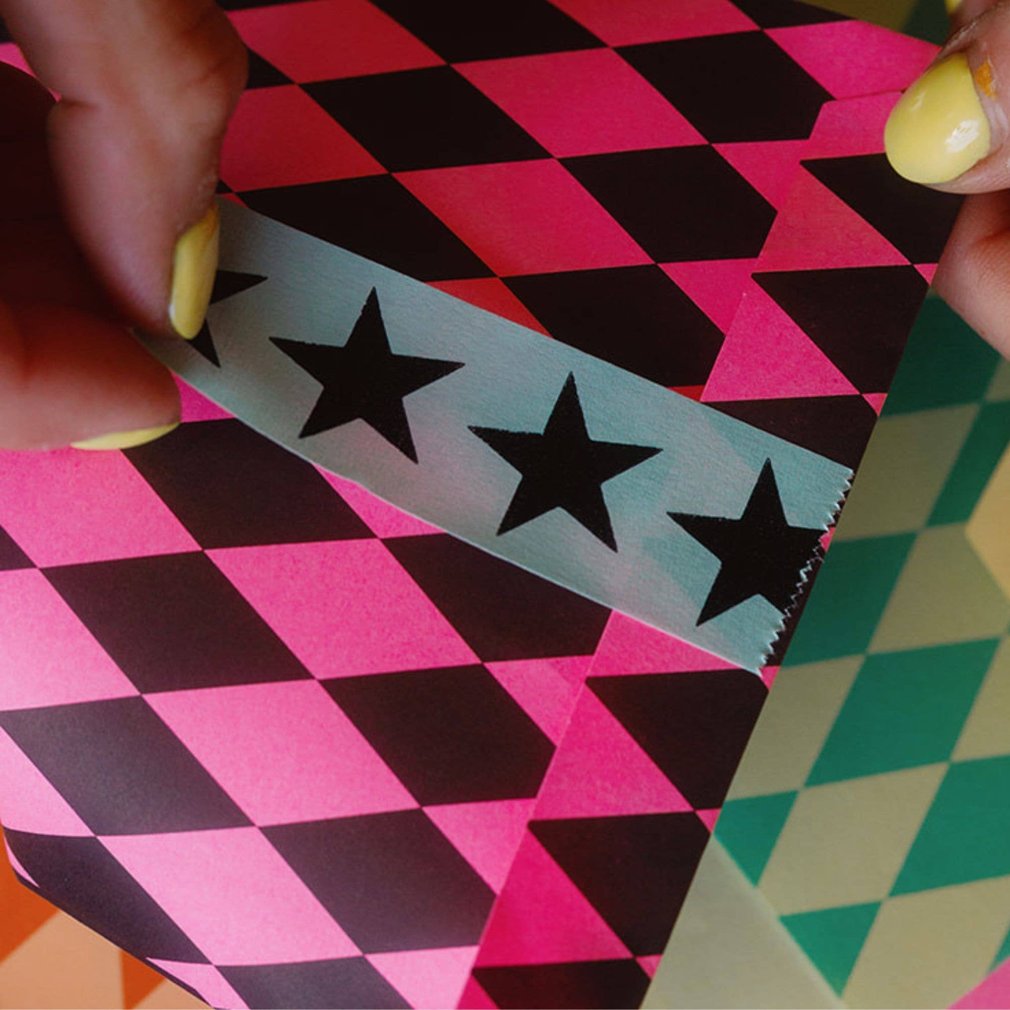 Petra Boase Ltd (US Duties Paid) – wholesale Påse/låda för partygåva – Papperspresentpåsar - Blandat mönster, 24-pack3