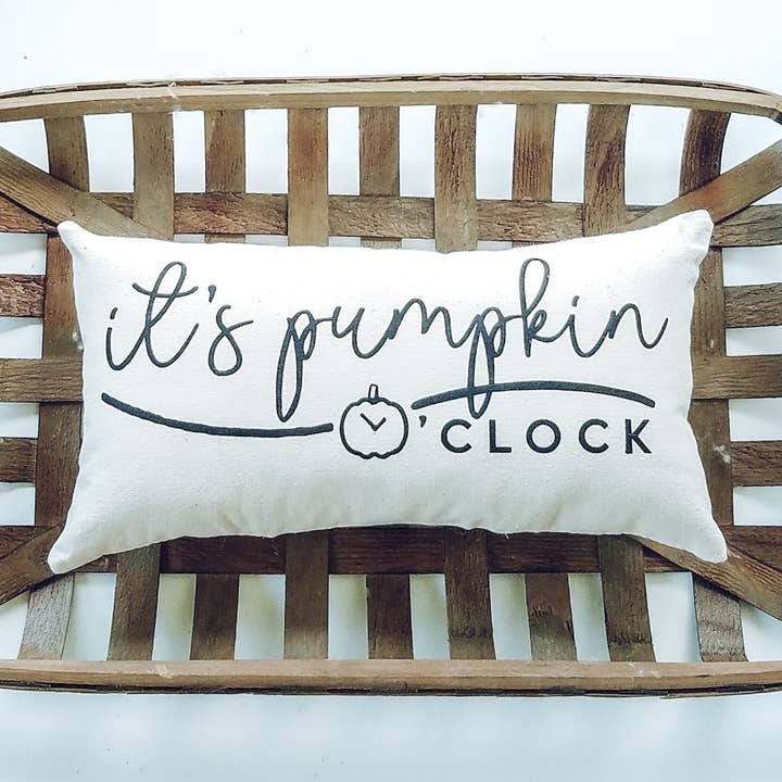 Almohada lumbar con decoración otoñal I's Pumpkin O'Clock para venta al por mayor de AbbyKate HOME