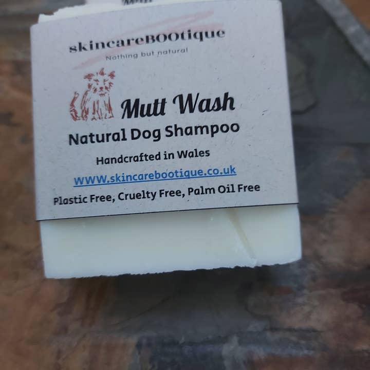 SkincareBOOtique – wholesale Pet shampoo – Dog – Dog Shampoo natural with tea tree helps prevent fleas1