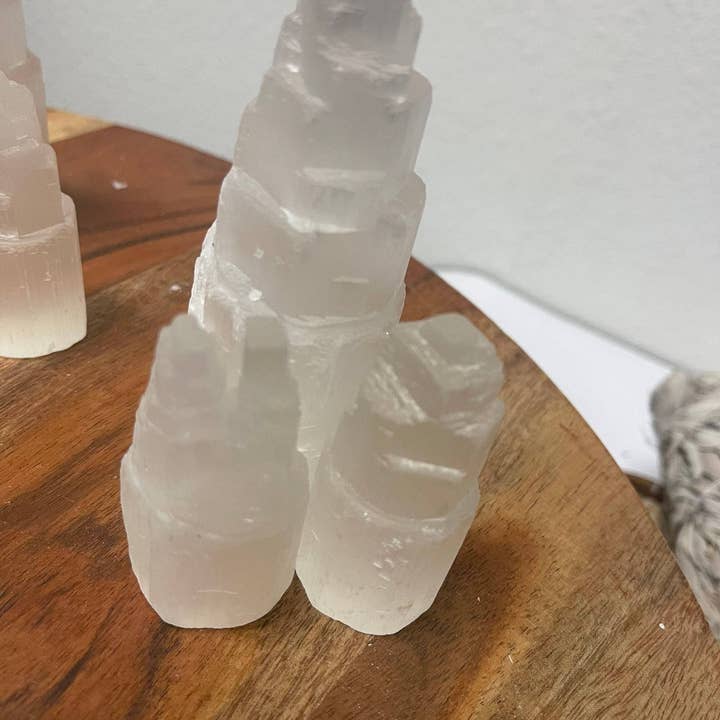 CaNatureLover - Venta al por mayor Piedras/cristales espirituales - Torre de cristal de selenita para curación de Reiki y carga de cristales | Hecho en Marruecos | Rascacielos de cristal de selenita Iceberg Torres de carga