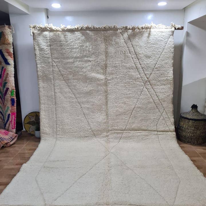 Authentischer handgeknüpfter Berberteppich – Hochflor, 100% Wolle 133 für den Großhandel von Maroccarpets Poufs and pillows wholesale +31648976894