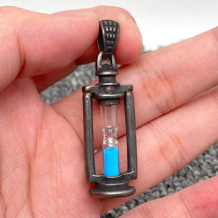 Mio Queena - Wholesale Craft Supplies - MJ/MNP - Kerosene Lamp Hourglass Stainless Steel Pendant0