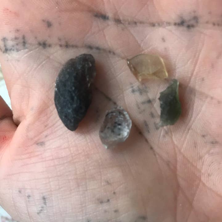 lotusleafaltars – Engroshandel Spirituelle sten og krystaller – Tektisk sæt: Moldavite, Desert Glass, Herkimer, P O F