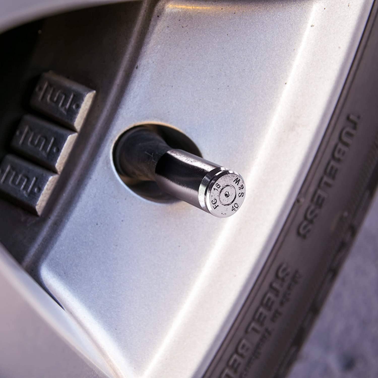 Old Southern Brass - Venta al por mayor Colgante decorativo para coche - Unisex - Tapones de neumático con carcasa real de calibre .40, vástago de válvula, juego de 41