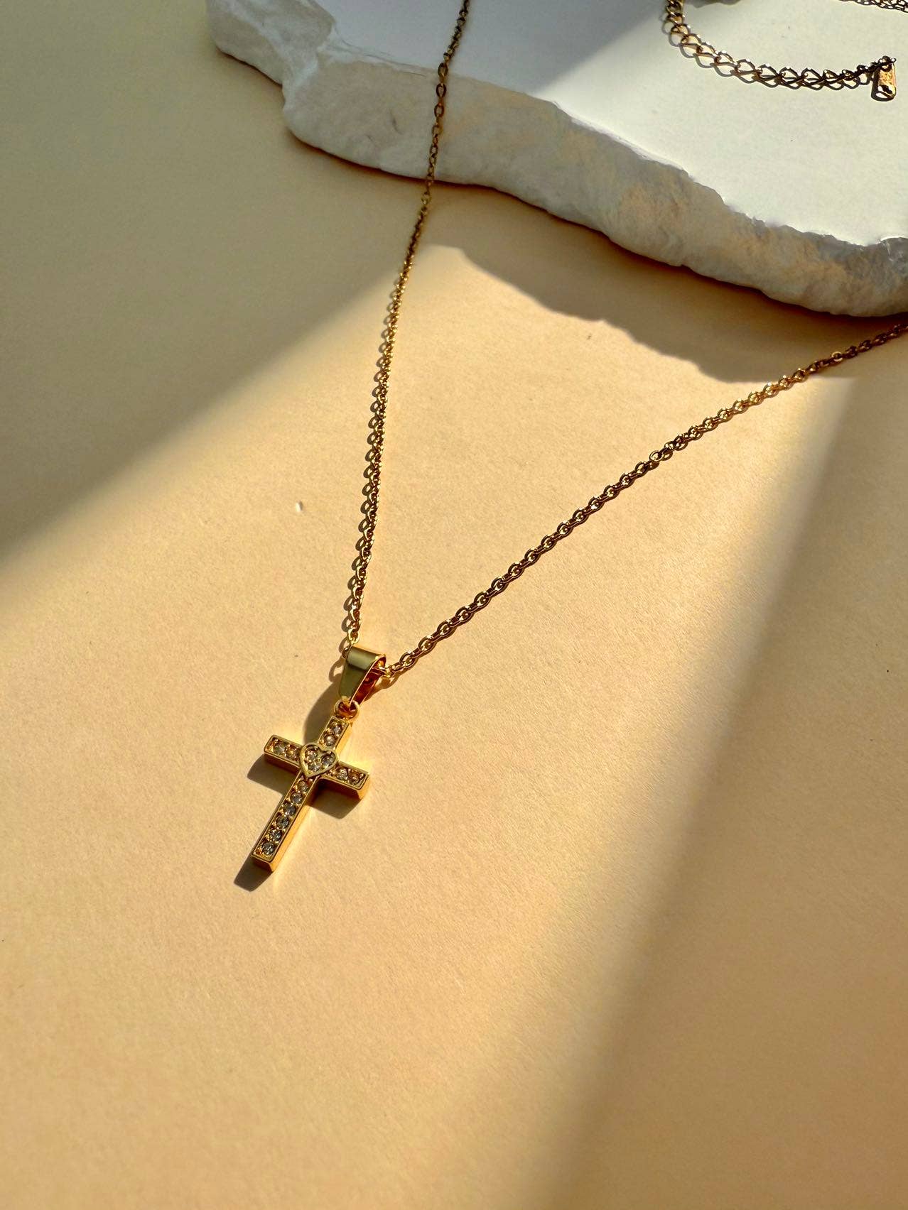 COSMOS - Vente Colliers à pendentif - Collier  acier inoxydable croix minimaliste  fin avec strass1