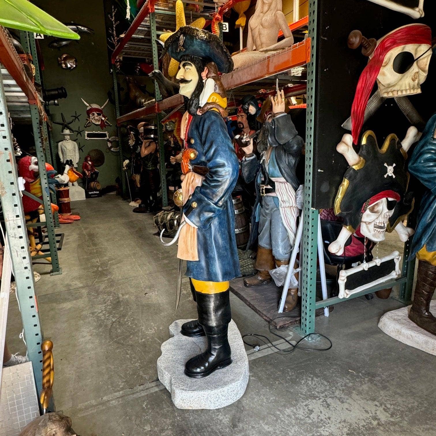 LM Treasures - Wholesale Decorative Figurine - Pirate Captain Hook With Monkey Life Size Statue4