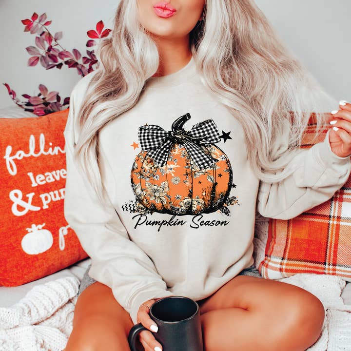 Pompoenseizoen Bloemige Pompoen - Herfst Grafische Trui voor wholesale door Southern Attitude Designs Inc