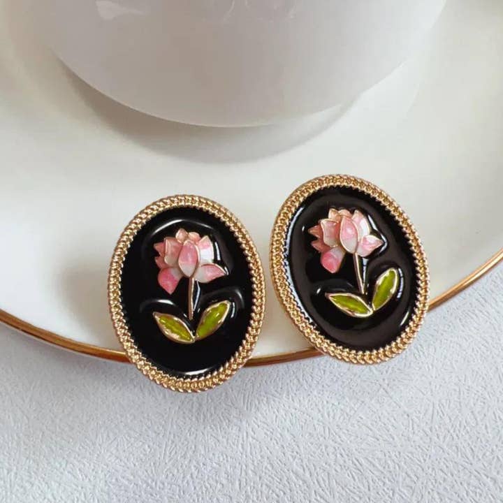 Magnifique Hearts - Wholesale Stud/Post Earrings - Vintage Floral Enamel Stud Earrings – Elegant Lotus Design