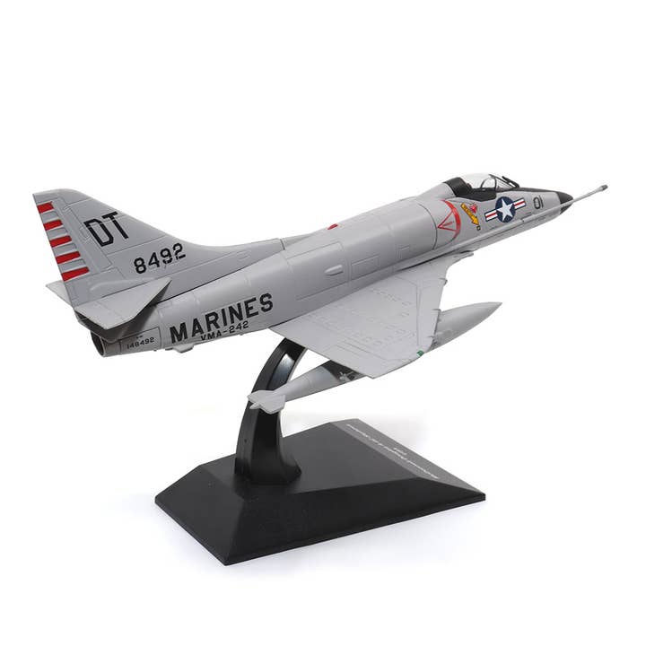 Motor City Classics, Inc. – wholesale Dekorativt bordsobjekt – McDonnell Douglas A-4C Skyhawk Diecast-modell i skala 1:722