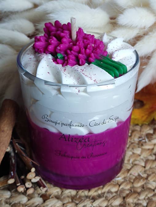 Bougie gourmande Lilas pour la vente par LES CREATIONS D'ALIZEA