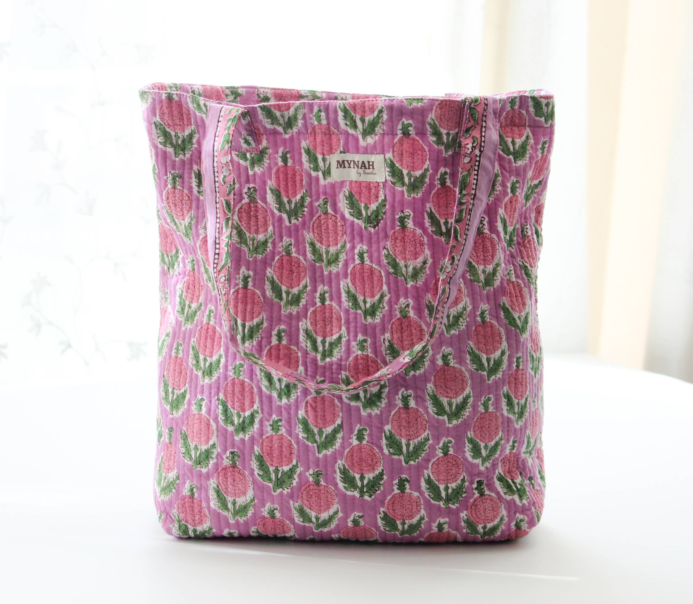 MYNAHbySmitha – Engroshandel Tote bag - Dame – Berry blomsterprint vendbar mulepose - Lille bærbar taske