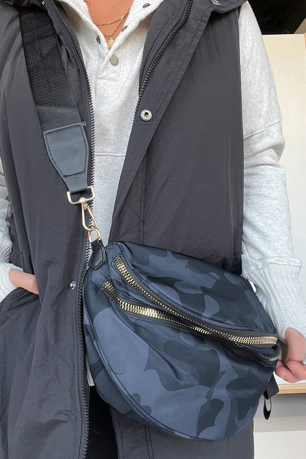 Suhkasana - Wholesale Crossbody Bag - Women's - Camo Print Crossbody Shoulder Bag with Gold Chain Detail7