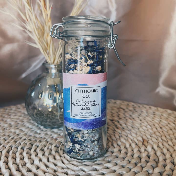 Chthonic Cederträ lugnande havregrynssalter 4oz för wholesale av Chthonic Co.