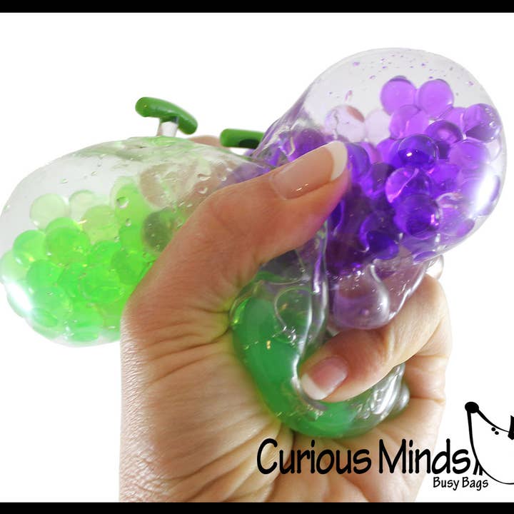 Curious Minds Toys - Vendita all'ingrosso Palla sensoriale - Neonati - 1 pallina antistress riempita con perline d'uva, frutta e acqua, S
