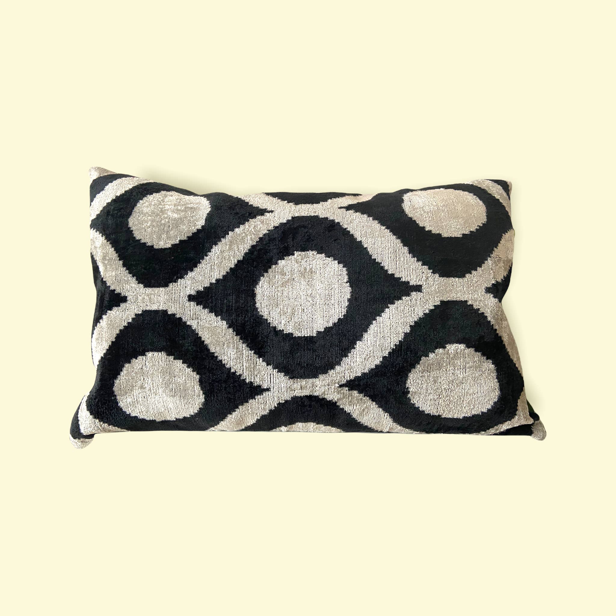 Ikat Atelier – Großhandel Zierkissen – Ikat-Kissen, Ikat-Überwurf, Ikat-Kissen